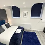 Regent Docks-Free Parking